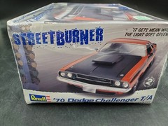 🚦😎Revell Street Burner 1970 Dodge Challenger T/A 1:24 Model Kit 85-2596 Sealed