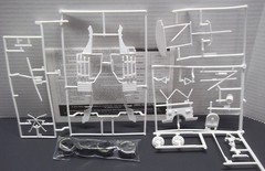 DONOR NASCAR 2001-2002 DODGE INTREPID R/T STOCK CAR KIT- WHITE – 1/24 REVELL
