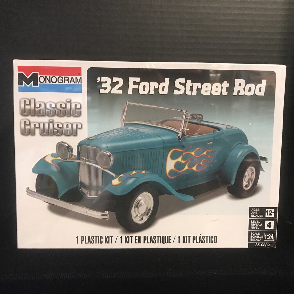 MONOGRAM 85-0882 ‘32 FORD STREET ROD MODEL KIT-NIB-1:24 SCALE
