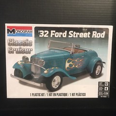 MONOGRAM 85-0882 ‘32 FORD STREET ROD MODEL KIT-NIB-1:24 SCALE
