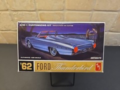 AMT, Retro Deluxe, ’62 Ford Thunderbird, 2n1, 1/25 scale !!Sealed Inside!!
