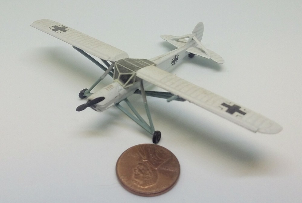 Takara 1/144 World Tank Museum 3. Fieseler Fi 156 Storch. In winter white. (#43)