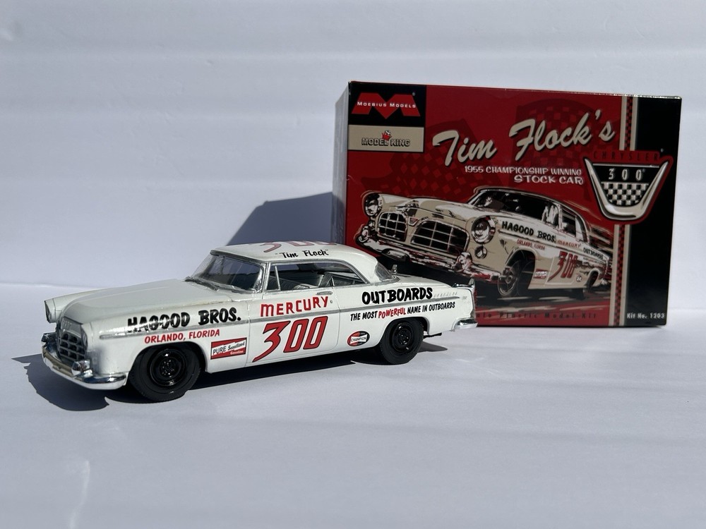 Moebius Models Chrysler 300 (1955 Stock Car Winner) 1:25 Scale (Built Model)