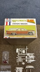 JO-HAN USA OLDIES 1/25 ’60 PLYMOUTH STATION WAGON MODEL KIT UNBUILT C-4560 READ
