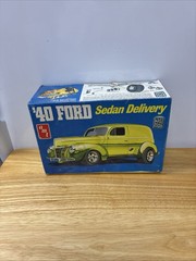 Vtg AMT 40 Ford Sedan Delivery Street Rods 1/25 T149 1974 Model Kit Pre-owned