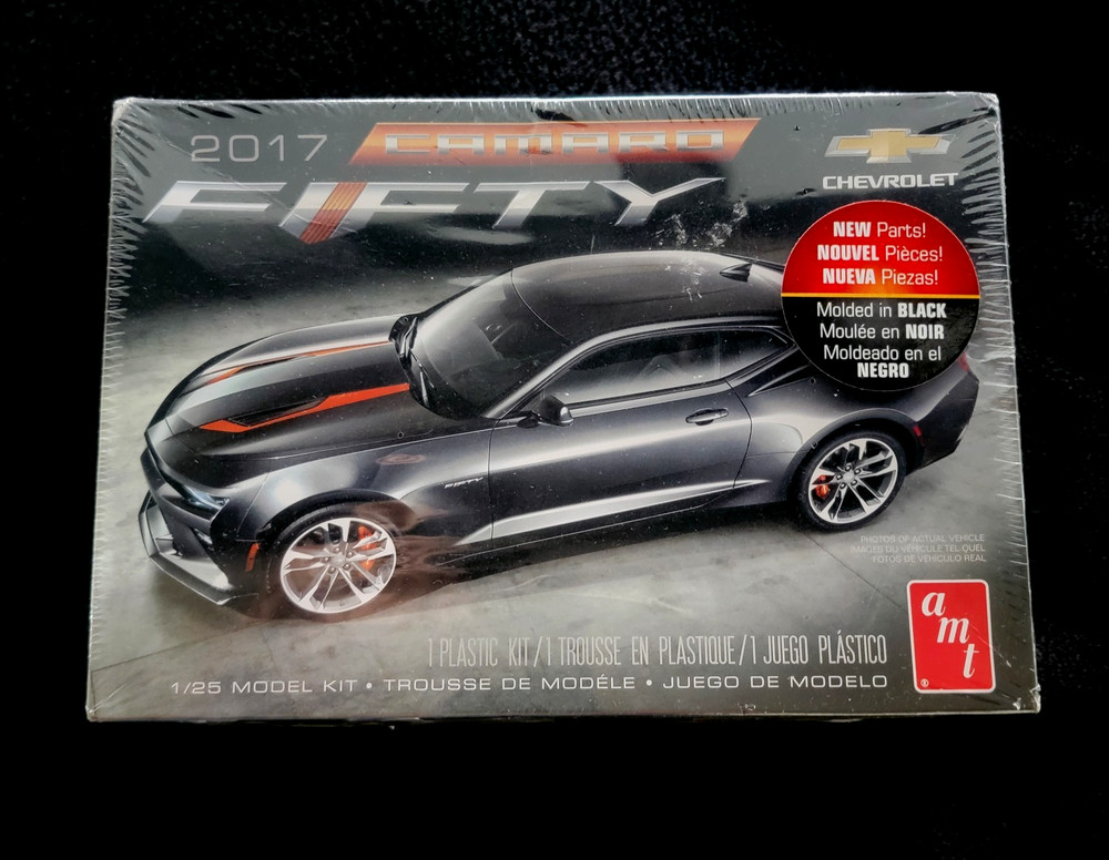 Chevy Camaro 2017 Fifty 1/25 Model Car Kit New In Box