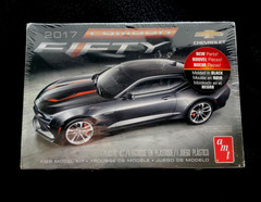 Chevy Camaro 2017 Fifty 1/25 Model Car Kit New In Box