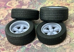 1/24 Scale: 17-inch “Daisy” wheels W/ Wide Rear Tires; Resin 1/25