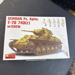 Miniart 35026 1:35th scale GERMAN Pz.Kpfw. T-70 743(r) w/CREW