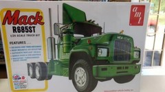 AMT 1039 Mack R685ST model kit
