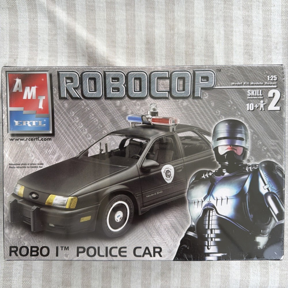AMT/ERTL Robocop ROBO I POLICE Detroit CAR Model Kit 1:25 (SLV 2)_38037_SEALED