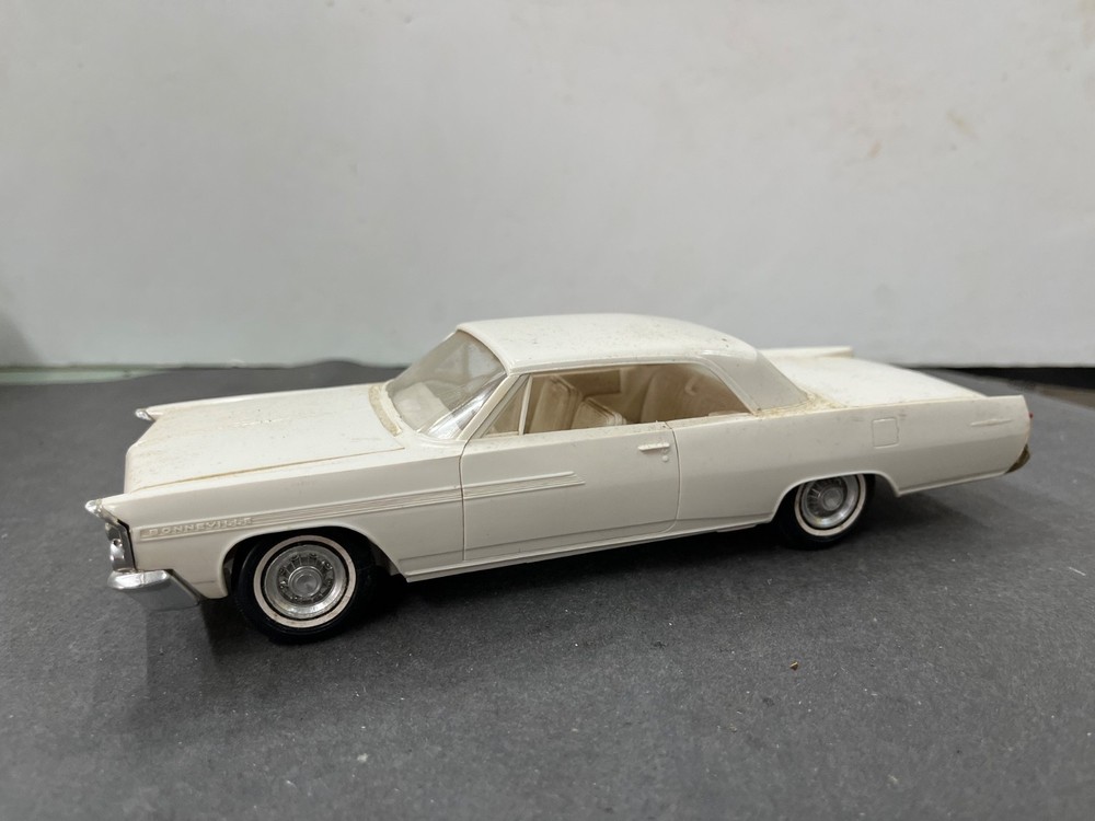 C10 AMT 1963 Pontiac Bonneville Hardtop Annual built model 1/25 McM.