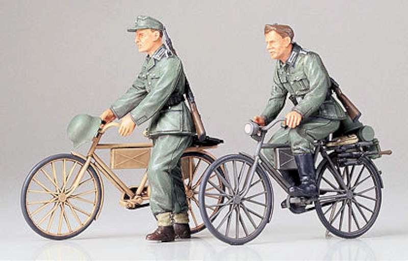 Tamiya 35240 German 18T Heavy Half Track Famo