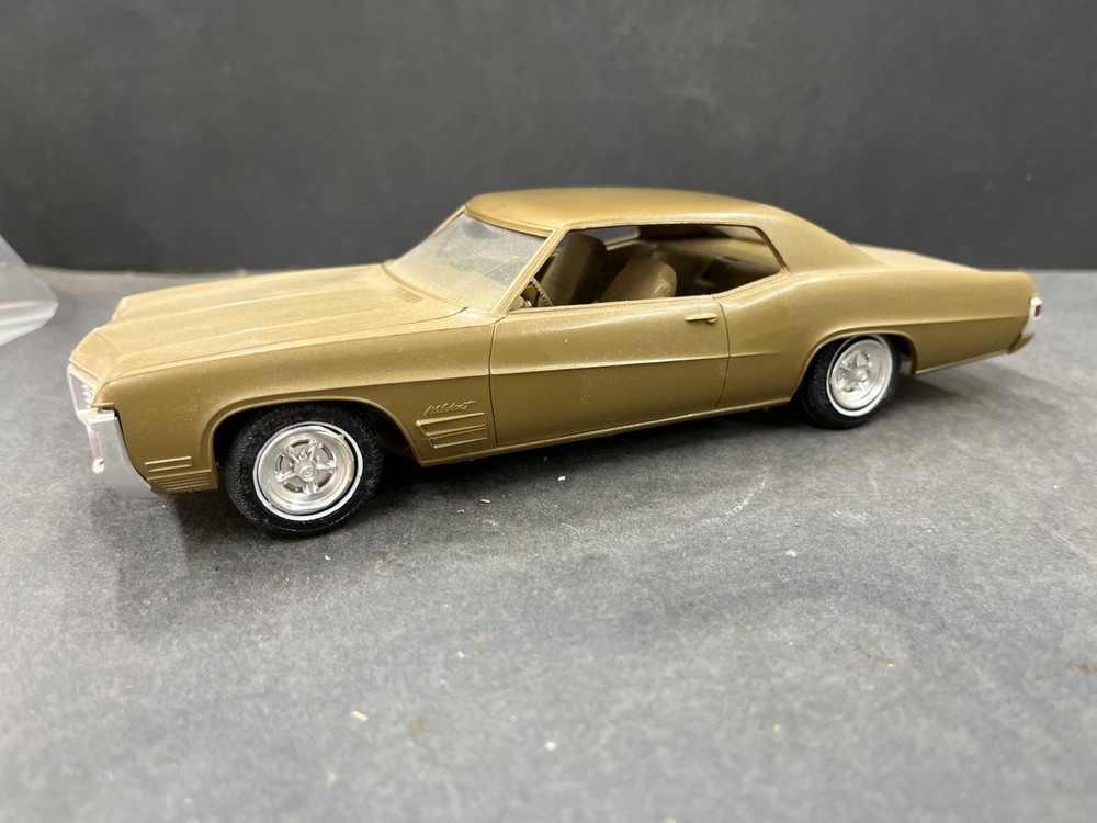 C13 AMT 1970 Buick Wildcat vintage Promo car model 1/25 McM.