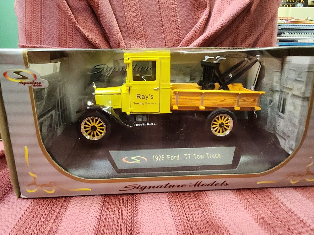 SIGNATURE MODEL’S 1:32 1925 Ford TT Tow Truck