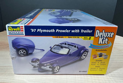 REVELL – ’97 PLYMOUTH PROWLER w/TRAILER – 1:25 KIT #6667 FACTORY SEALED VINTAGE
