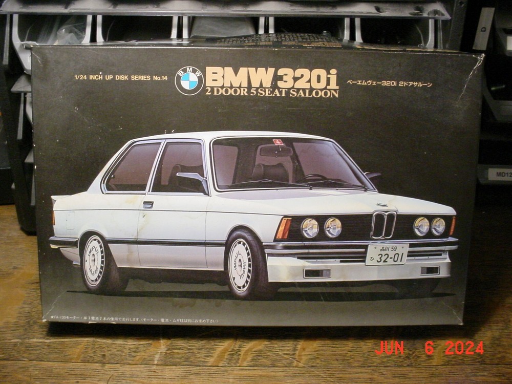 Fujimi BMW 320i 2 Door Seat Saloon Box 1/24 UPRM.