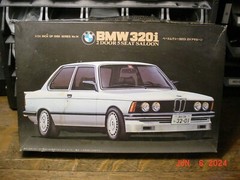 Fujimi BMW 320i 2 Door Seat Saloon Box 1/24 UPRM.