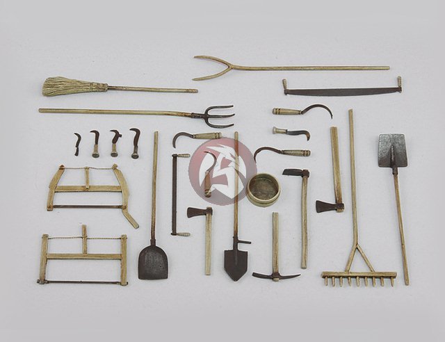 Royal Model 1/35 Assorted Farm Tools [Farmyard Diorama Accessory Model] 637