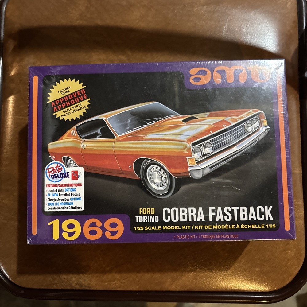 AMT 1969 Ford Torino Cobra Fastback 3-in-1 1/25 Model Kit – AMT1217M