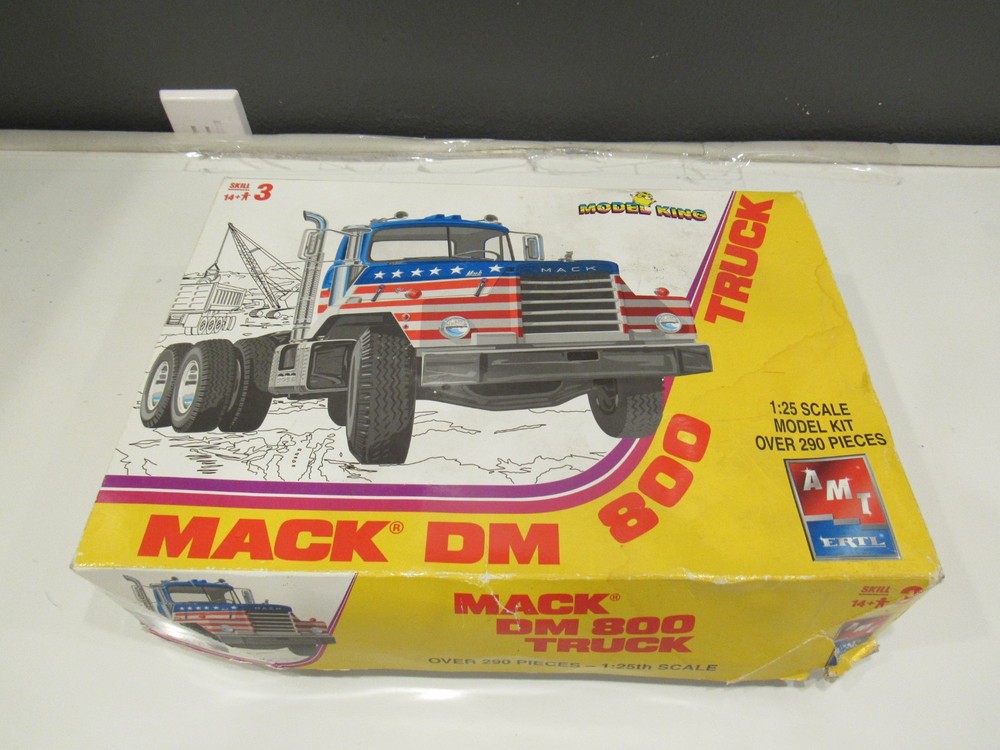 AMT ERTL Semi Truck Tractor Mack DM 800 Model Kit 1/25 scale