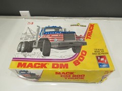 AMT ERTL Semi Truck Tractor Mack DM 800 Model Kit 1/25 scale