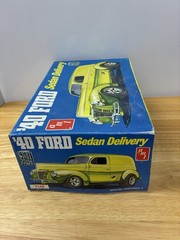 Vtg AMT 40 Ford Sedan Delivery Street Rods 1/25 T149 1974 Model Kit Pre-owned