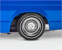 14562 1991 Chevy S-10 Lowrider Special Edition 1:25 Scale 171-Piece Skill Level
