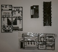1:35 BLUETANK TK-9002 : US ARMY M8A1 TRACTOR CARGO