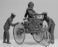 Benz Patent-Motorwagen 1886 with Mrs. Benz & Sons (Plastic model) 1/24 ICM 24041
