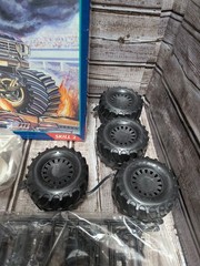 Monogram Quadzilla Ford 4X4 Monster Truck Pickup Model Kit