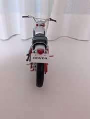EBBRO 1/10 Honda CL72 Scrambler Red/Silver Finished