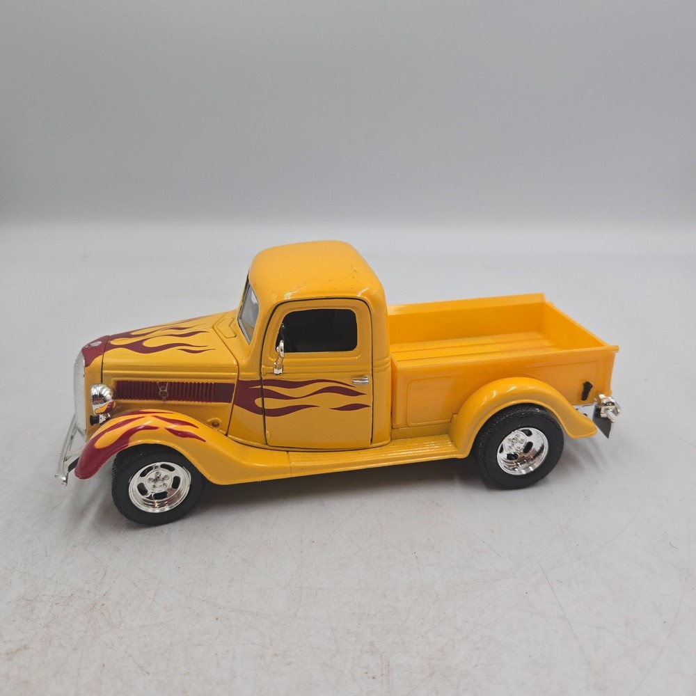 Testors 1/24 Die Cast 1937 Ford Pickup Model Kit Gold Series, Assembled