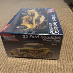Monogram 1932 Ford Roadster Street Rod Car Model Kit 1:24 Scale New Sealed