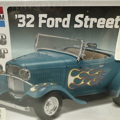 New Momogram Blue ’32 Ford Street Rod, 1:24 Scale, Classic Cruiser, Model Kit