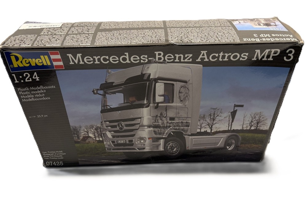 Revell Germany Mercedes-Benz Actros MP 3 1:24 Model Kit New Box Damaged