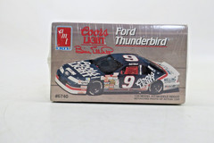 AMT 1/25 Ford Thunderbird Model Kit #6740 SEALED