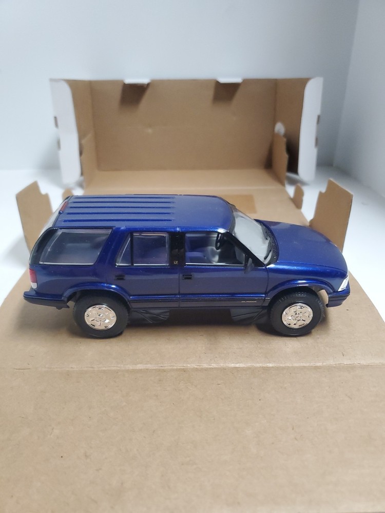 1995 Chevrolet Blazer Radar Blue Metallic dealer promo 1/25 AMT Ertl