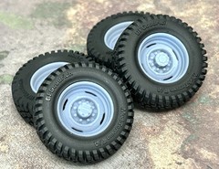 1/24 Scale: 18-Inch “8-Lug Off-road Steelies” Wheels W/ Mud Tires; Resin 1/25