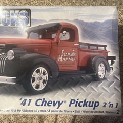 Revell Trucks ’41 Chevy Pickup 2’n 1 Model Kit 1/25 Slammin’ Hammer Kit NOB