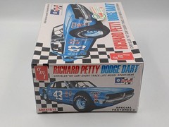 AMT RICHARD PETTY DODGE DART 1/25 Collectables 17+