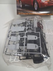 Revell 1/25 – CHEVROLET SSR PICKUP – Model Kit – 85-7691 – New In Box – 2003