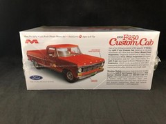 Moebius 1968 Ford F-250 Custom Cab Pickup 1:25 Scale Plastic Model Kit 2564