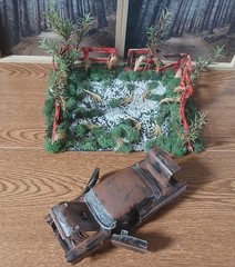 1957 CHEVY RUSTY JUNKER IN CORNER JUNKYARD DIORAMA SCENE /OPENING DOORS/TRUNK !!