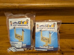Lowe’s Build and Grow Football Goal Posts Wooden Craft Kit New In Package