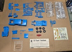 Amt/Ertl 1957 Ford 3 in 1 Model Kit 1/25 Open Box READ DESCRIPTION
