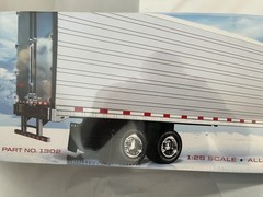 MOEBIUS MODELS 53 foot trailer W/REEFER OPT 1/25 scale (NEW IN BOX) Model Kit