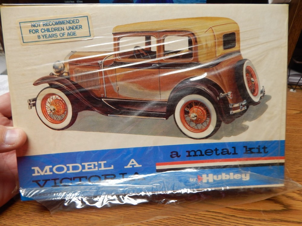 VINTAGE GABRIEL 4866 MODEL A VICTORIA MODEL KIT SEALED TORE PLASTIC WRAP 1/20