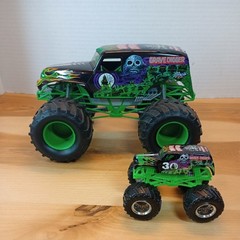 Revell Grave Digger Monster Jam Truck SnapTite Model 5″ x8″ with a Hot wheels