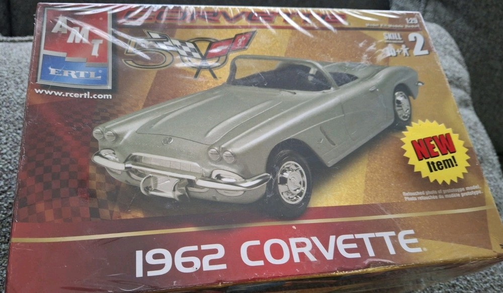 AMT ERTL 1962 CHEVY CORVETTE Silver 50th Anniversary Model Car Kit – NEW SEALED!